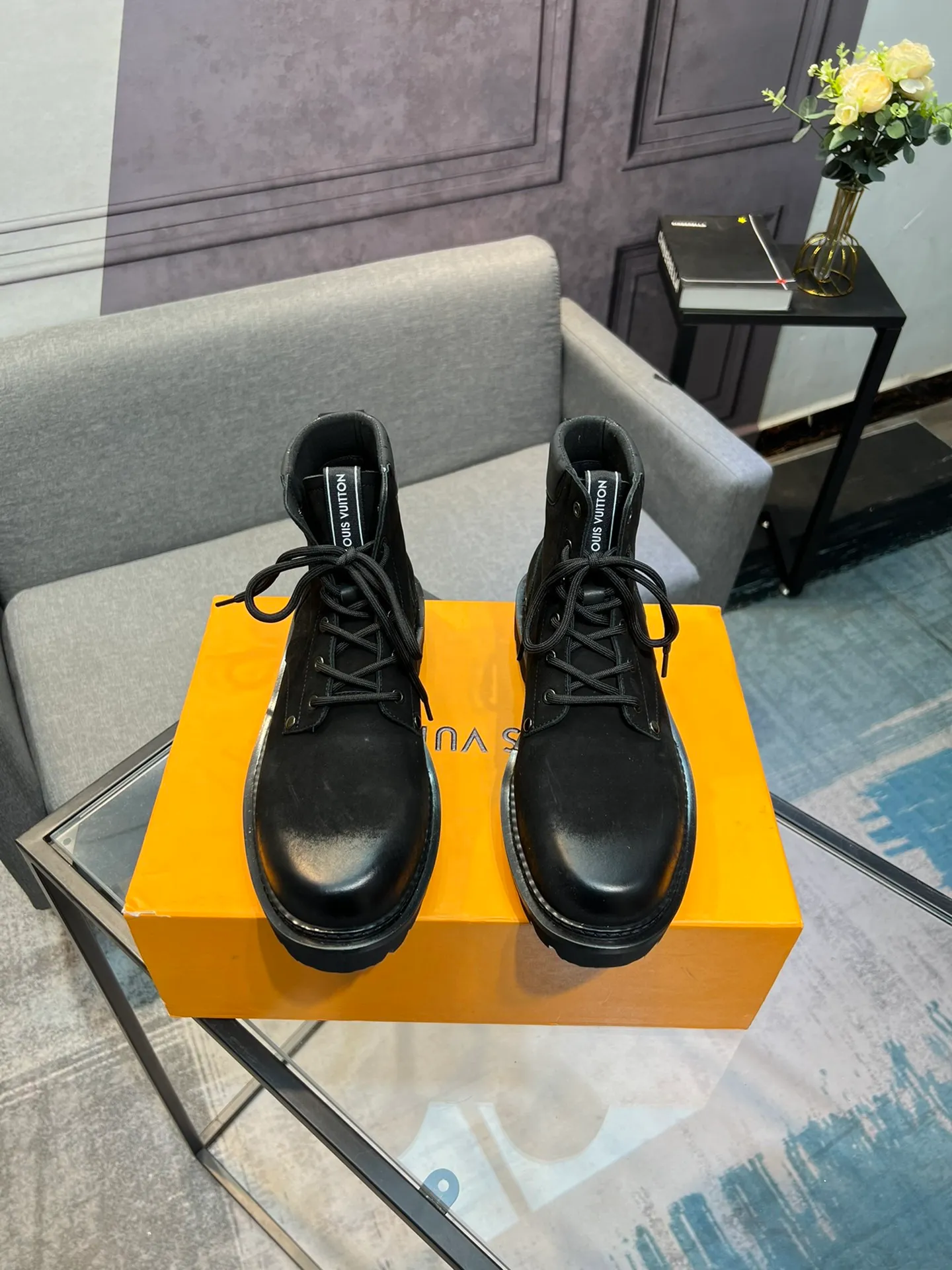 Men's shoes 💰900 L Home - the latest LV men's business casual boots, luxury and nobility are a must, all made of imported original first-layer cowhide, just to create a more comfortable wearing experience, ➕top imported water-dyed full cow lining, original high wear-resistant outsole! 👏👏 Size: Male 39-44; (38 45 46 customized)